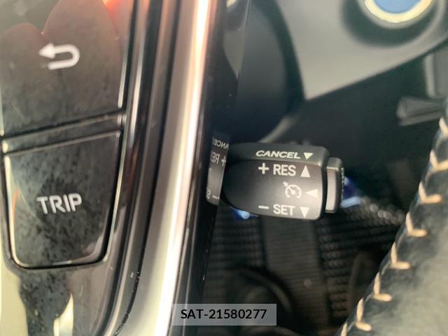Toyota AQUA 2017-12 8728744-11