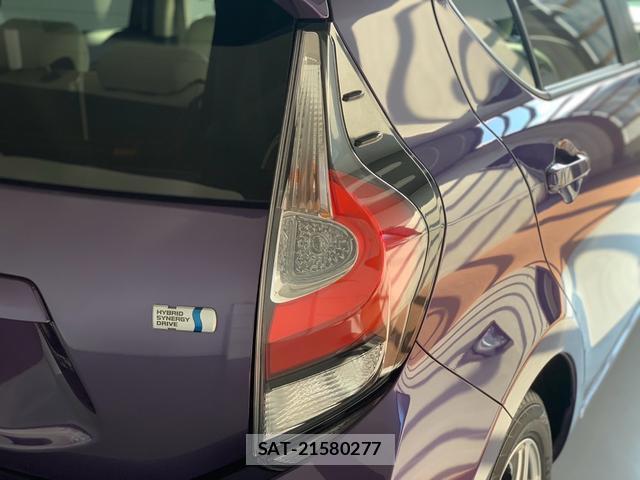 Toyota AQUA 2017-12 8728744-17