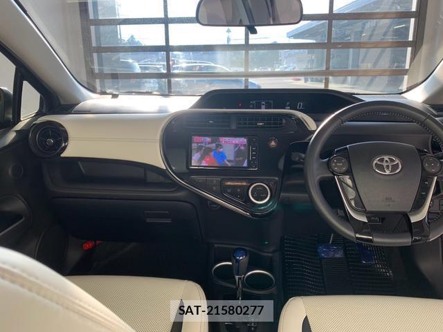 Toyota AQUA 2017-12 8728744-4