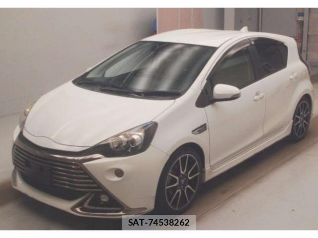 Toyota AQUA 2015-03 8729146-0