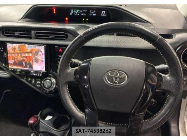 Toyota AQUA 2015-03 8729146-2