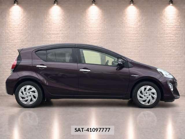 Toyota AQUA 2016-12 8730420-1