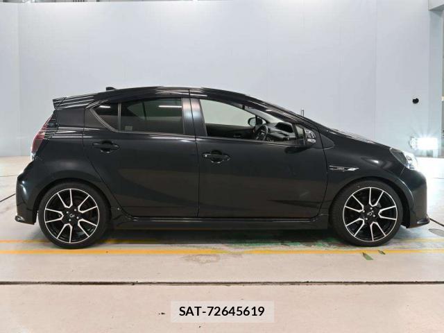 Toyota AQUA 2015-09 8730637-3