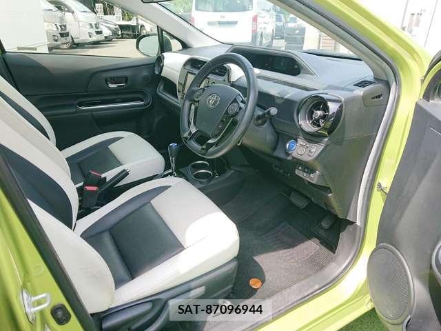 Toyota AQUA 2017-07 8731181-15