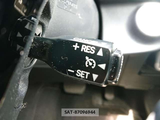 Toyota AQUA 2017-07 8731181-16
