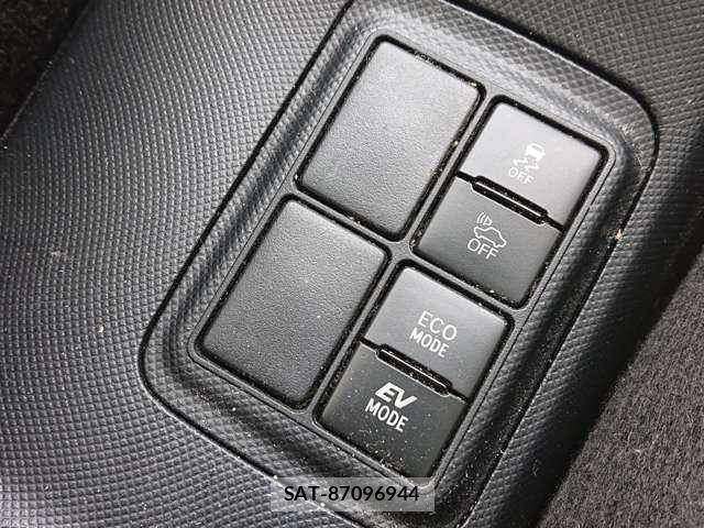 Toyota AQUA 2017-07 8731181-7