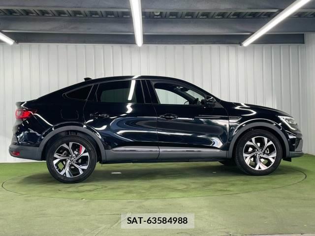 Renault Arkana 2022-06 8731331-17