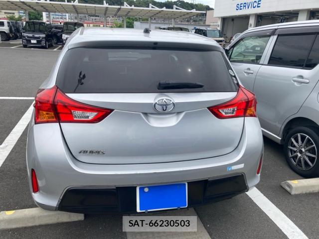 Toyota AURIS 2012-11 8727345-1