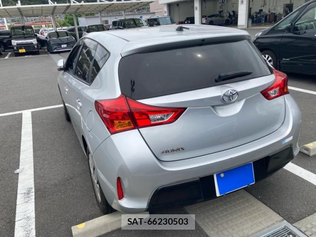 Toyota AURIS 2012-11 8727345-5
