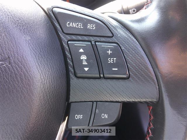 Mazda AXELA SPORT 2016-01 8726968-16