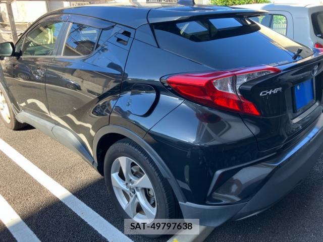 Toyota C-HR 2017-03 8727377-1