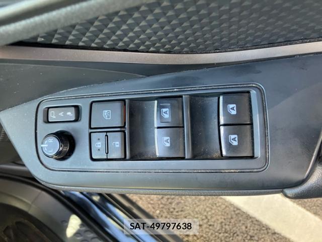 Toyota C-HR 2017-03 8727377-11