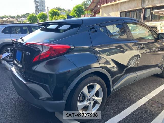 Toyota C-HR 2017-03 8727377-12