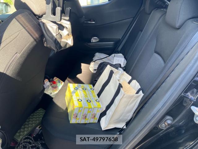 Toyota C-HR 2017-03 8727377-8