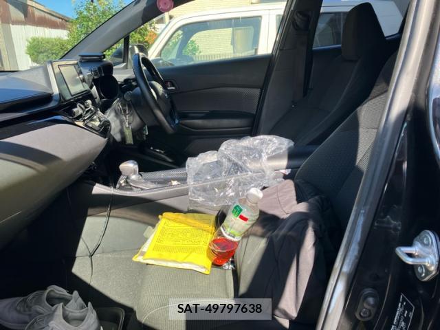 Toyota C-HR 2017-03 8727377-9
