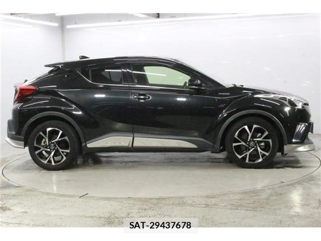 Toyota C-HR 2017-06 8727913-2