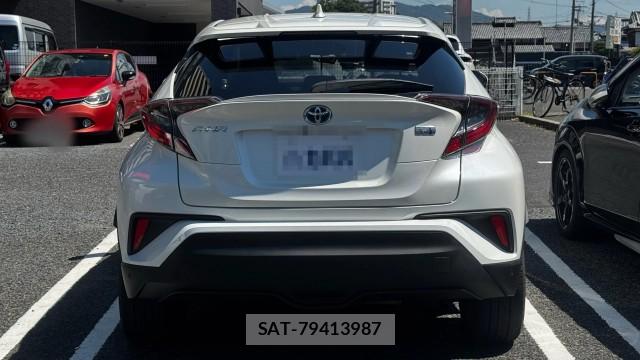 Toyota C-HR 2017-12 8729585-1