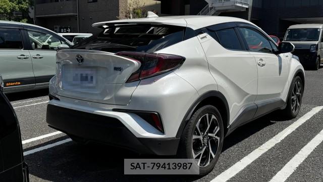 Toyota C-HR 2017-12 8729585-11