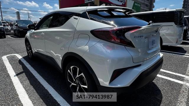 Toyota C-HR 2017-12 8729585-12