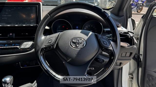 Toyota C-HR 2017-12 8729585-2