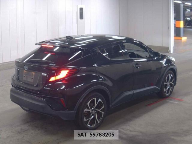 Toyota C-HR 2021-10 8730012-1
