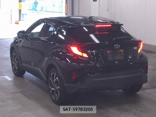 Toyota C-HR 2021-10 8730012-4