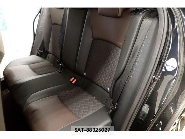 Toyota C-HR 2017-08 8730770-11
