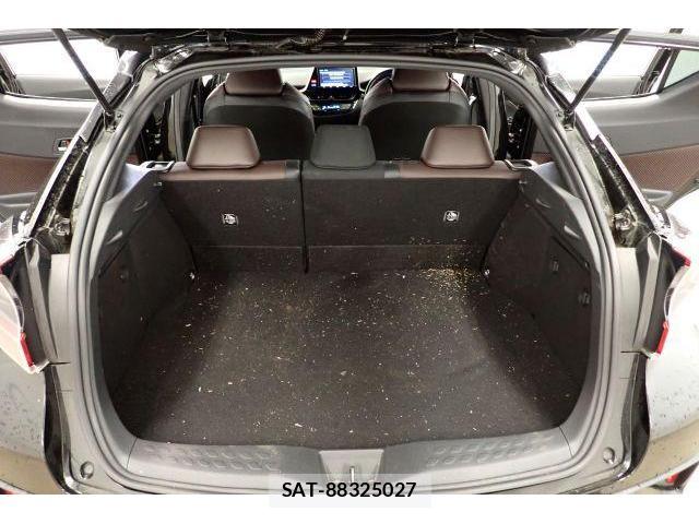 Toyota C-HR 2017-08 8730770-12