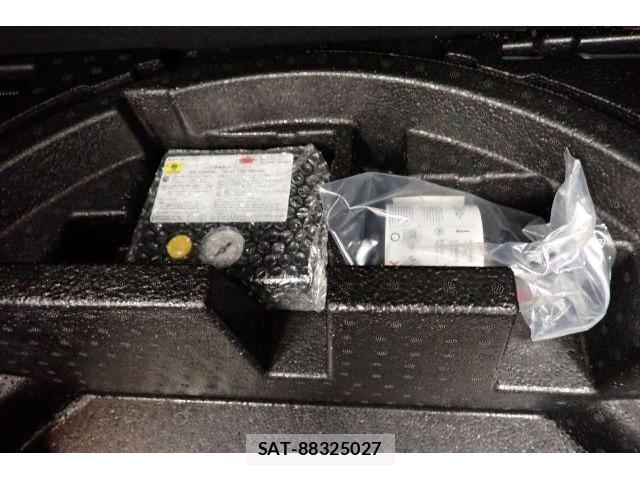 Toyota C-HR 2017-08 8730770-13