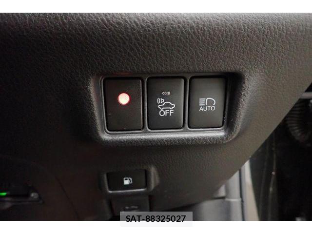 Toyota C-HR 2017-08 8730770-15