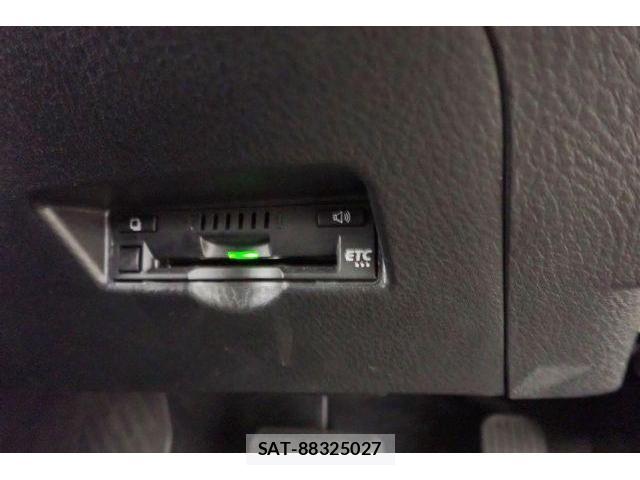 Toyota C-HR 2017-08 8730770-16
