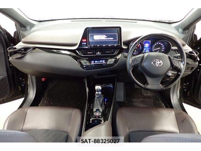 Toyota C-HR 2017-08 8730770-2
