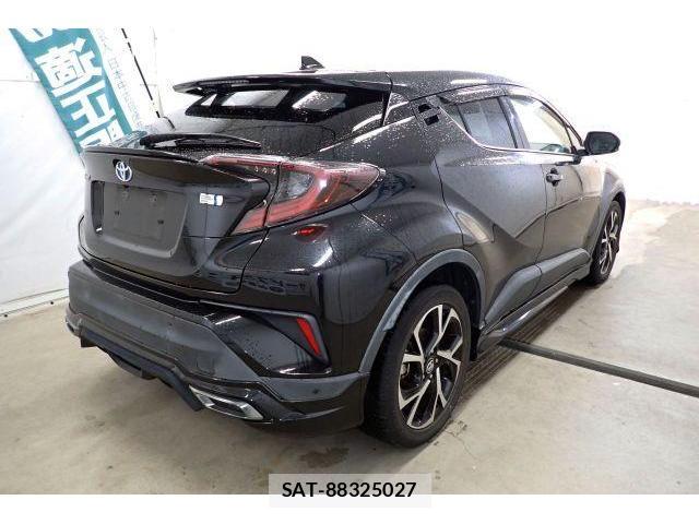 Toyota C-HR 2017-08 8730770-4