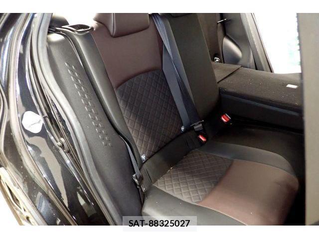 Toyota C-HR 2017-08 8730770-6