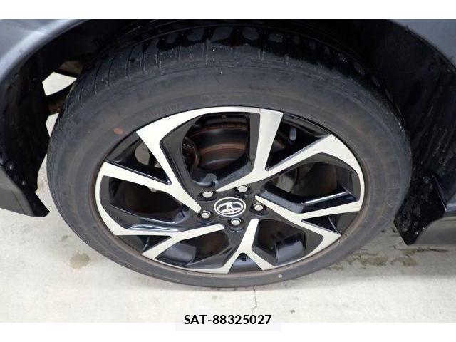 Toyota C-HR 2017-08 8730770-8