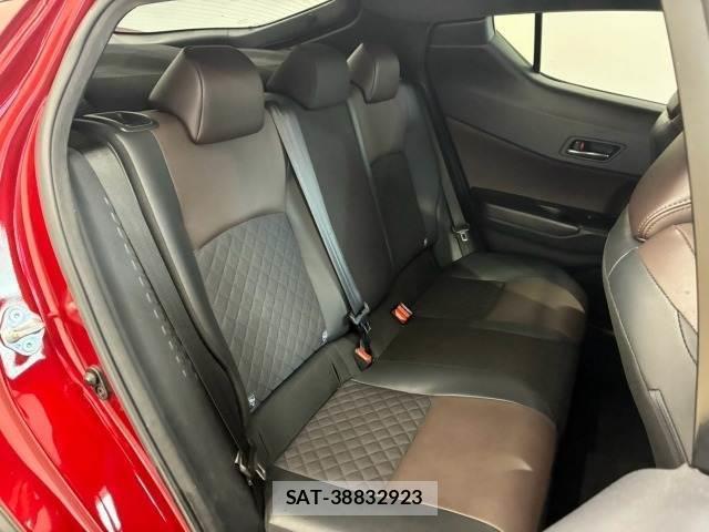 Toyota C-HR 2017-03 8731367-11