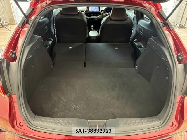 Toyota C-HR 2017-03 8731367-12