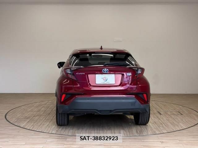 Toyota C-HR 2017-03 8731367-15