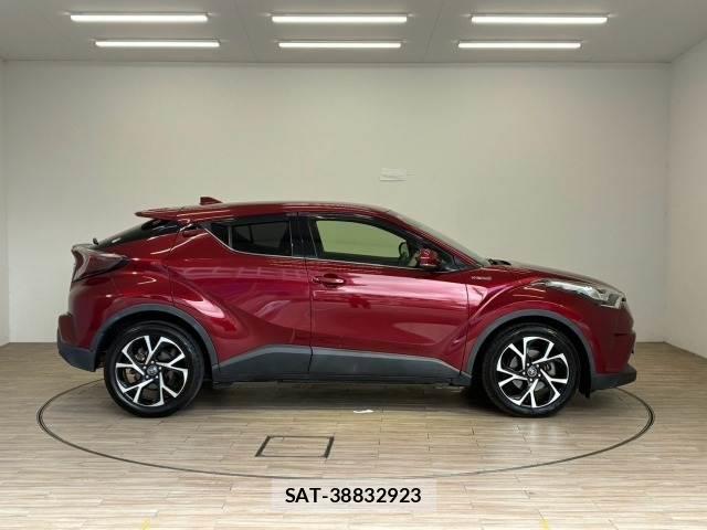 Toyota C-HR 2017-03 8731367-17