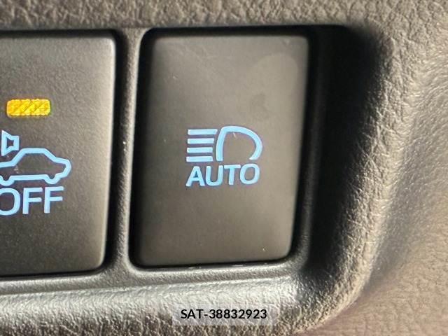 Toyota C-HR 2017-03 8731367-5