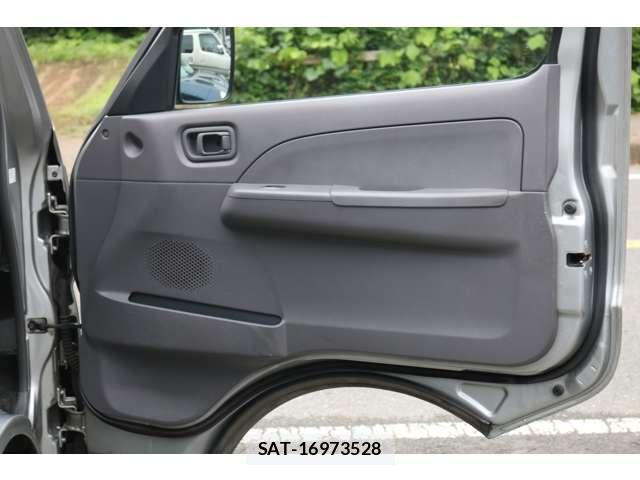 Nissan Caravan 2003-09 8725833-12