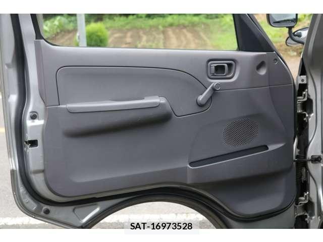 Nissan Caravan 2003-09 8725833-13