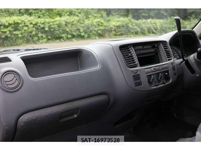 Nissan Caravan 2003-09 8725833-16