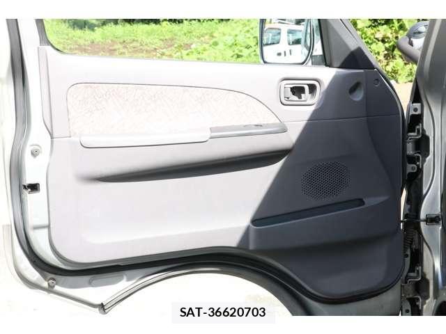 Nissan Caravan 2007-03 8725835-13