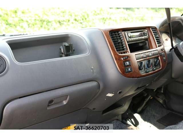 Nissan Caravan 2007-03 8725835-16