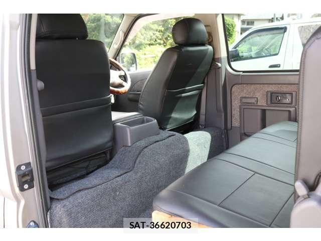Nissan Caravan 2007-03 8725835-19