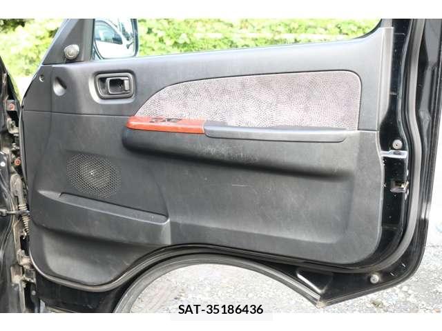 Nissan Caravan 2010-09 8725836-12