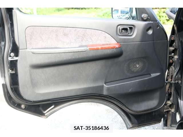 Nissan Caravan 2010-09 8725836-13