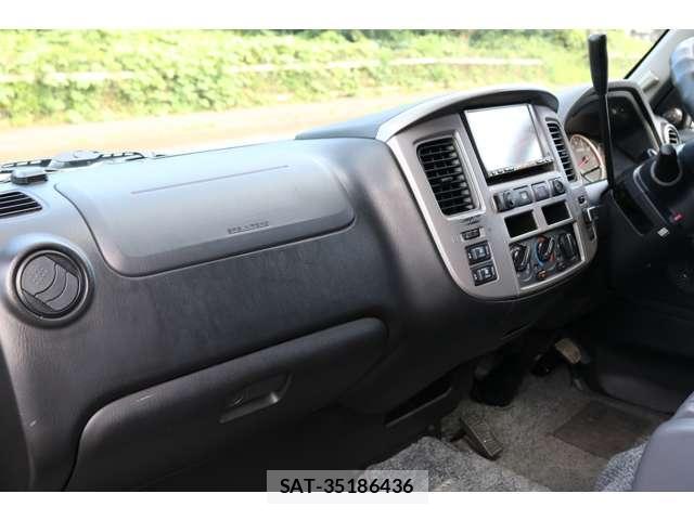 Nissan Caravan 2010-09 8725836-16