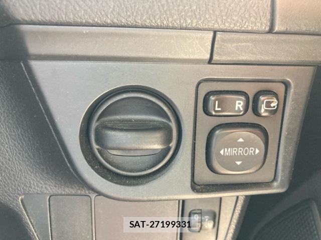 Toyota COROLLA AXIO 2016-12 8727211-18